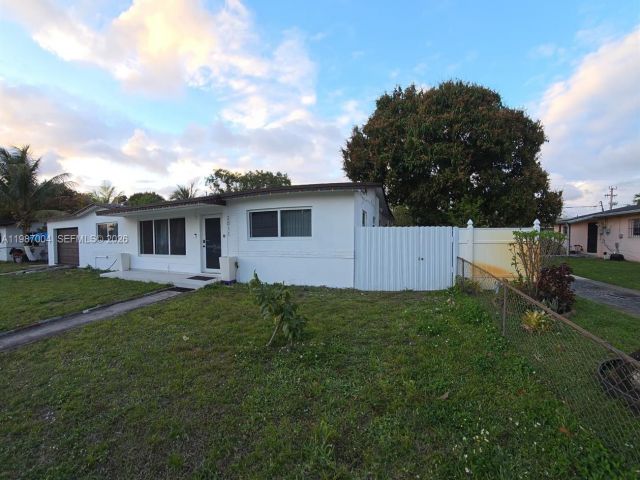 Продажа дома по адресу 2011 NW 178th St - фото 7533746