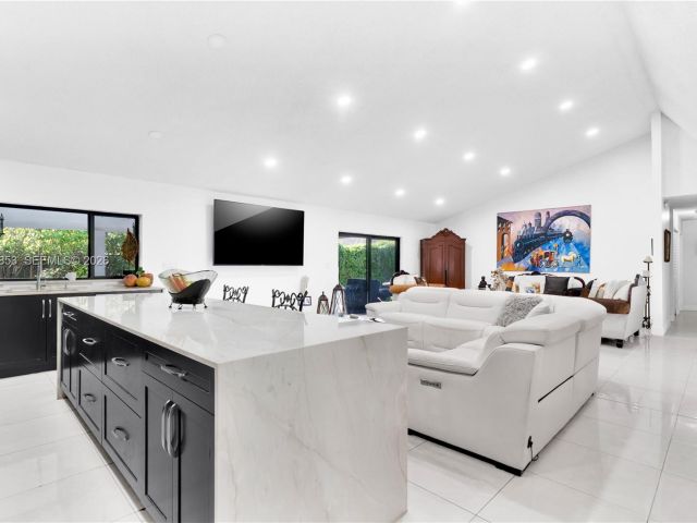 Продажа дома по адресу 10224 SW 131st Ct - фото 7534034