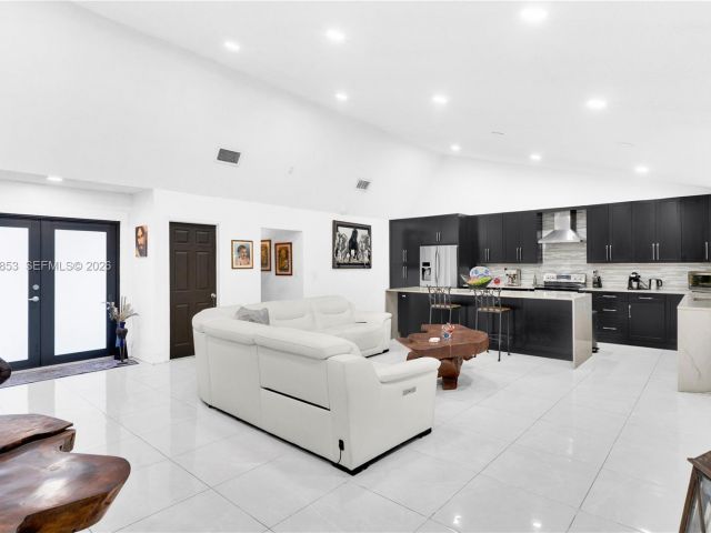 Продажа дома по адресу 10224 SW 131st Ct - фото 7534040