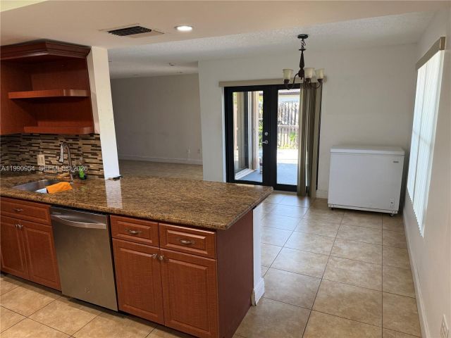 Продажа дома по адресу 4825 SW 149th Ct 18B - фото 7536891