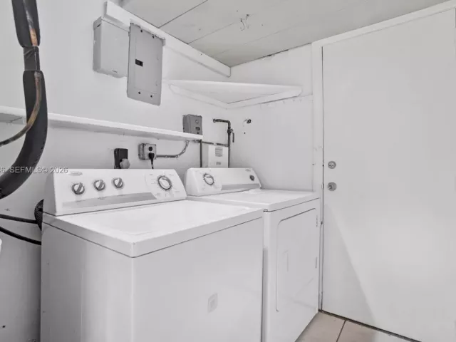 Продажа дома по адресу 17831 NE 13th Ave - фото 7536273