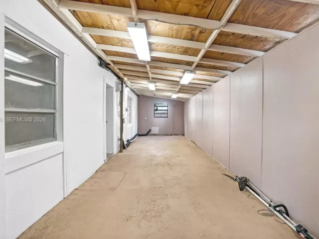 Продажа дома по адресу 17831 NE 13th Ave - фото 7536274