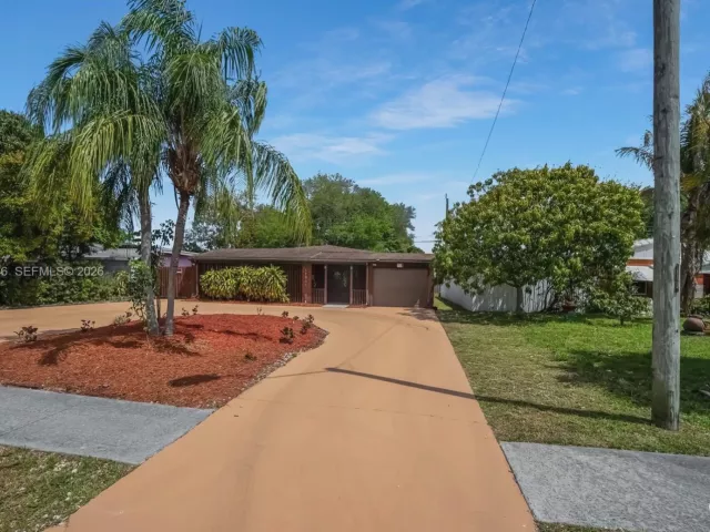 Продажа дома по адресу 17831 NE 13th Ave - фото 7536264