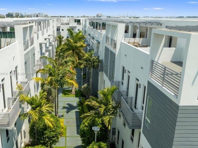 Продажа дома по адресу 9133 NW 33rd St - фото 7536492