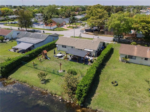 Продажа дома по адресу 401 NW 83rd Way - фото 7536396