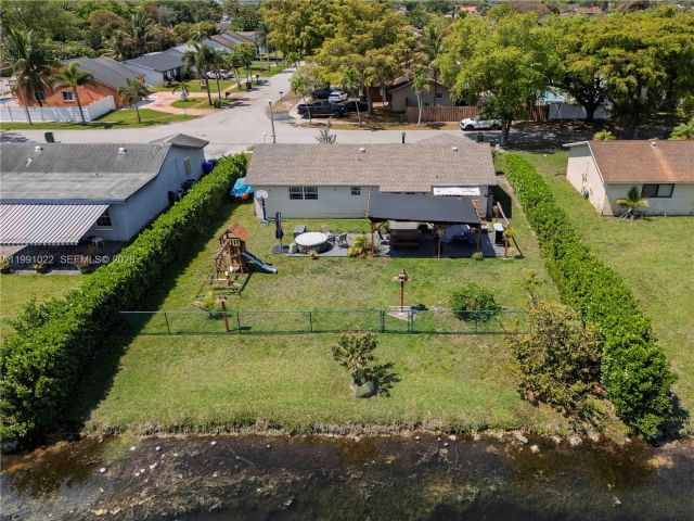 Продажа дома по адресу 401 NW 83rd Way - фото 7536400