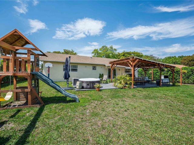 Продажа дома по адресу 401 NW 83rd Way - фото 7536404