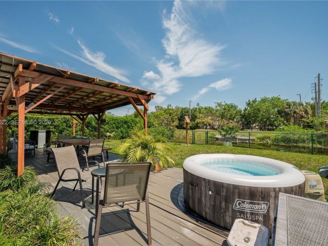 Продажа дома по адресу 401 NW 83rd Way - фото 7536405