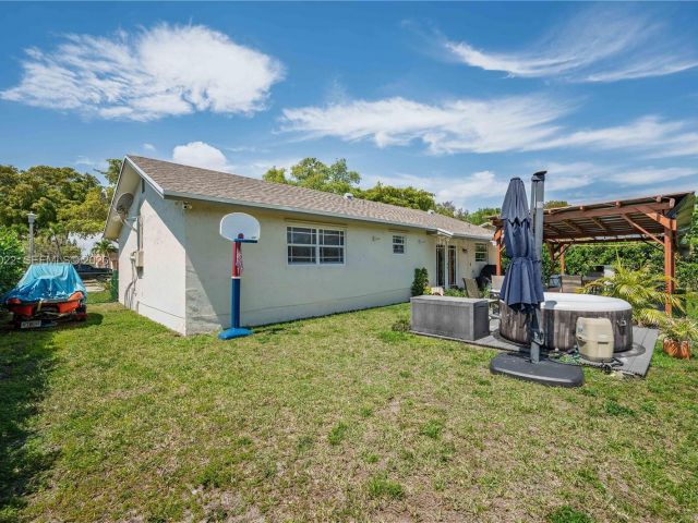 Продажа дома по адресу 401 NW 83rd Way - фото 7536407