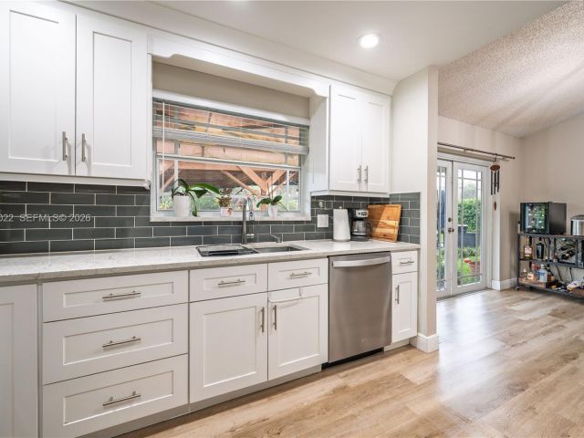 Продажа дома по адресу 401 NW 83rd Way - фото 7536410