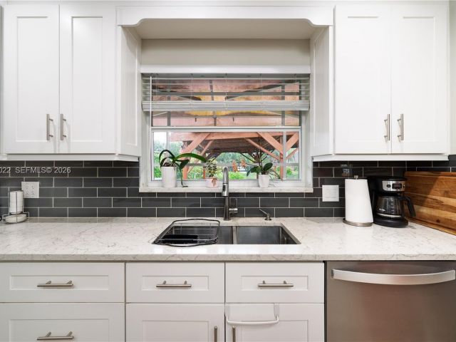 Продажа дома по адресу 401 NW 83rd Way - фото 7536411