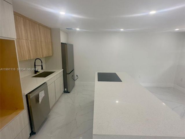 Продажа дома по адресу 2110 NW 43rd St - фото 7536762