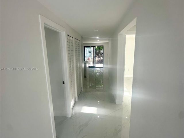 Продажа дома по адресу 2110 NW 43rd St - фото 7536764