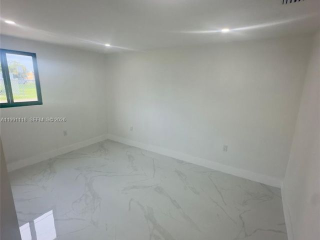 Продажа дома по адресу 2110 NW 43rd St - фото 7536766