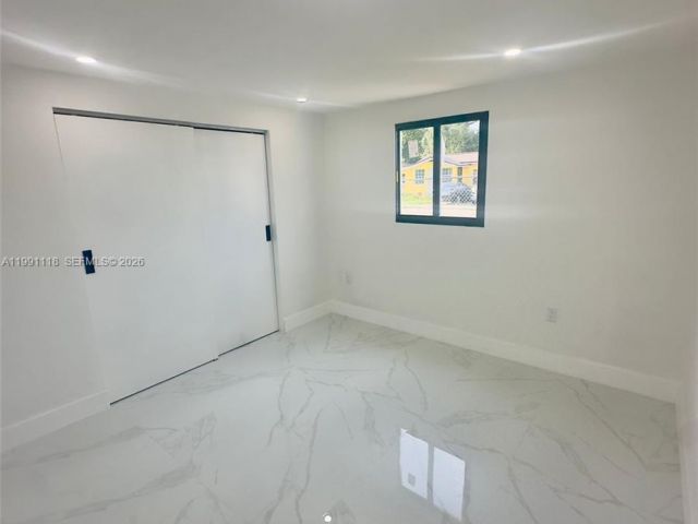 Продажа дома по адресу 2110 NW 43rd St - фото 7536767