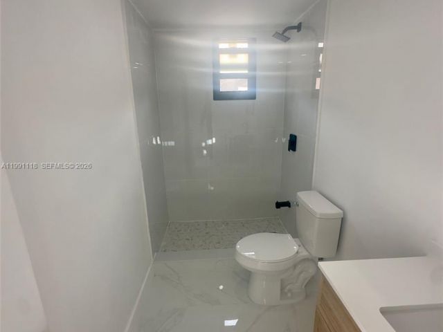 Продажа дома по адресу 2110 NW 43rd St - фото 7536768