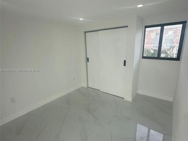 Продажа дома по адресу 2110 NW 43rd St - фото 7536769