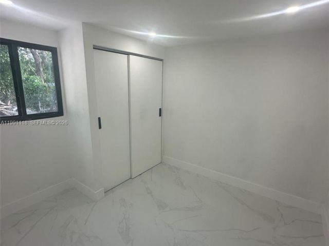 Продажа дома по адресу 2110 NW 43rd St - фото 7536771