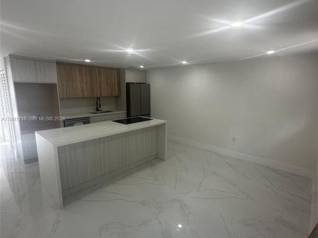 Продажа дома по адресу 2110 NW 43rd St - фото 7536774