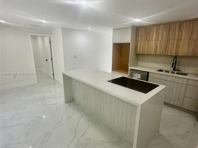 Продажа дома по адресу 2110 NW 43rd St - фото 7536775