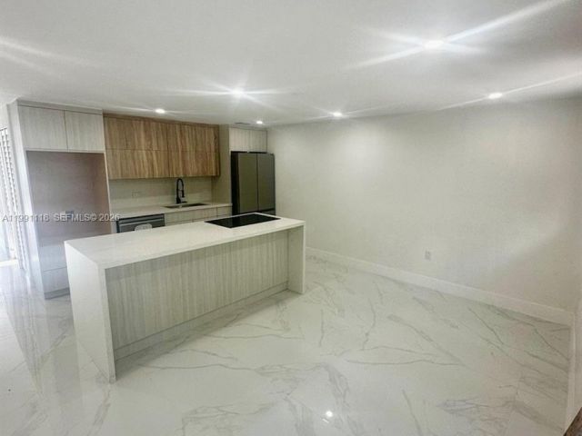 Продажа дома по адресу 2110 NW 43rd St - фото 7536776