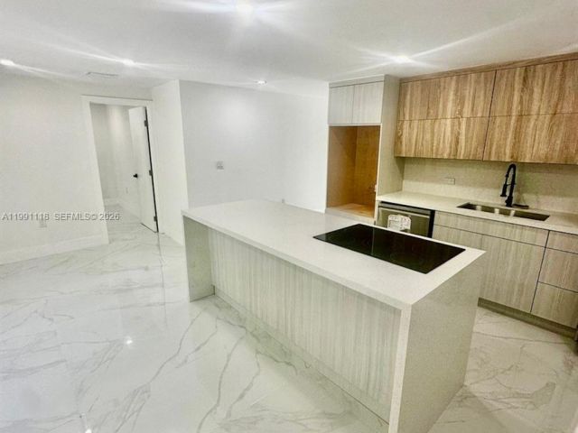 Продажа дома по адресу 2110 NW 43rd St - фото 7536778