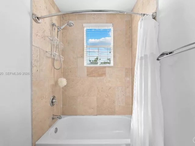 Продажа дома по адресу 1117 NE 18th Ave 2 - фото 7537439