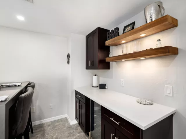 Продажа дома по адресу 429 NE 1st Street - фото 9034148