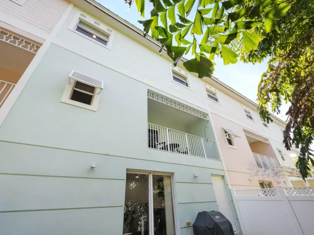 Продажа дома по адресу 429 NE 1st Street - фото 9034153