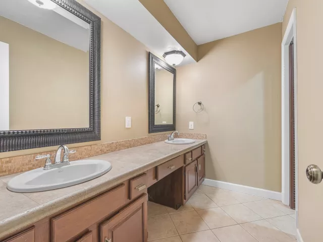 Продажа дома по адресу 5664 Santiago Circle - фото 9240349