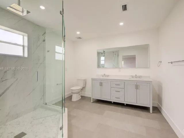 Дом в аренду по адресу 7811 NW 10th St 7811 - фото 7541355