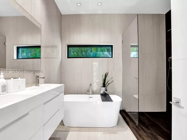 Продажа дома по адресу 2120 NE 197th Ter - фото 9374924