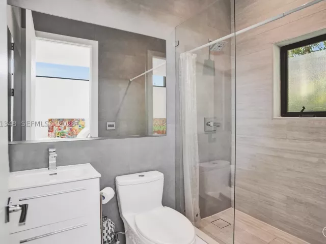 Продажа дома по адресу 2120 NE 197th Ter - фото 9374930