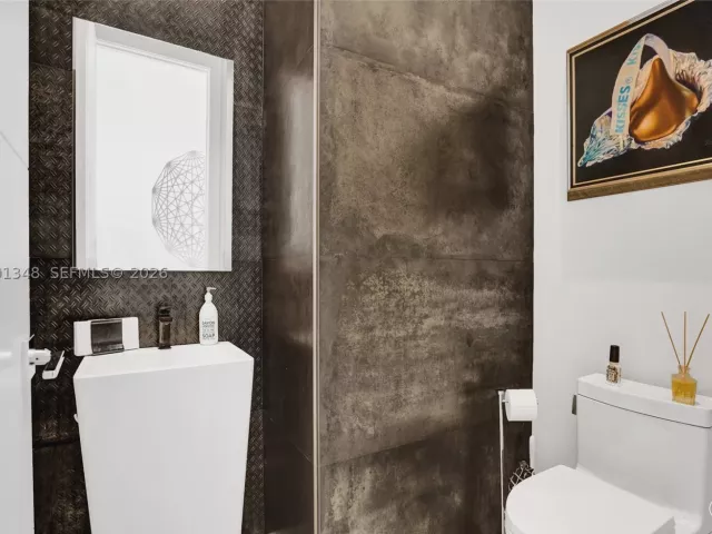 Продажа дома по адресу 2120 NE 197th Ter - фото 9374944