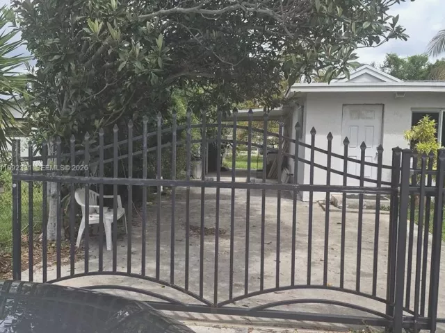 Продажа дома по адресу 399 NW 98th St - фото 7544768