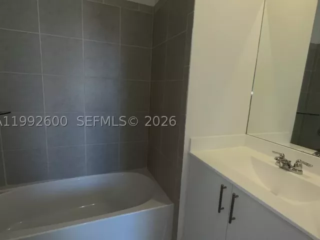 Продажа дома по адресу 679 SE 13th St Cir - фото 9102206