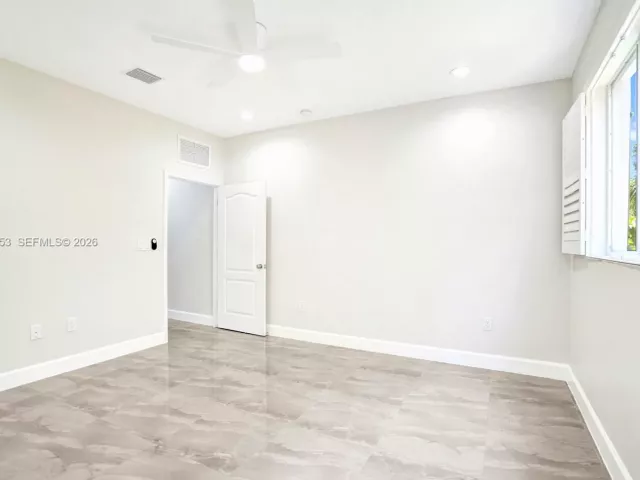 Дом в аренду по адресу 60 NE 26th St 60 - фото 7554800