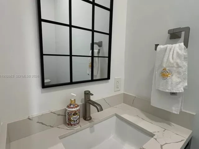 Дом в аренду по адресу 2342 Mckinley St 3 - фото 7548174