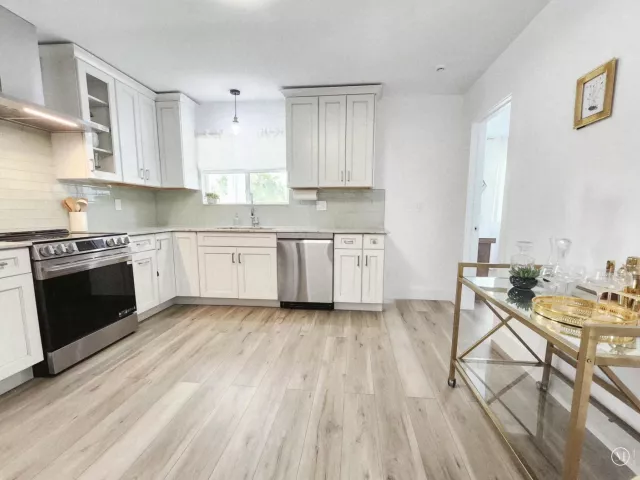 Продажа дома по адресу 246 NE 14th Street - фото 8908679