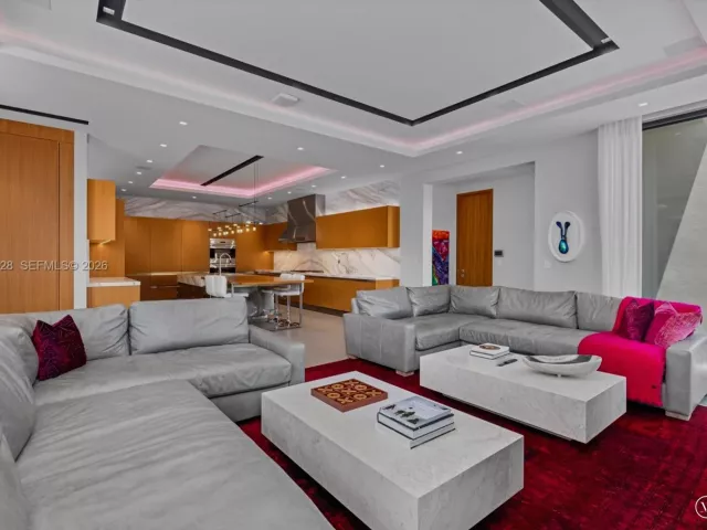 Продажа дома по адресу 650 Royal Plaza Dr - фото 7549755