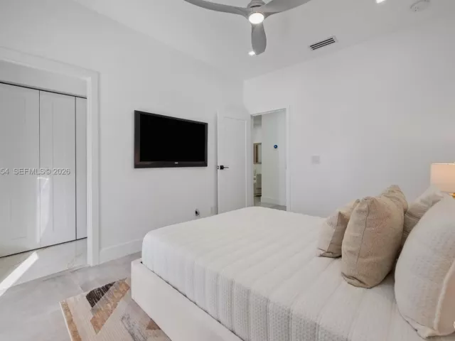 Продажа дома по адресу 1207 Columbus Blvd - фото 7549692