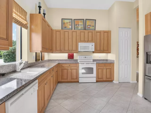 Продажа дома по адресу 9571 Isles Cay Drive - фото 8912088