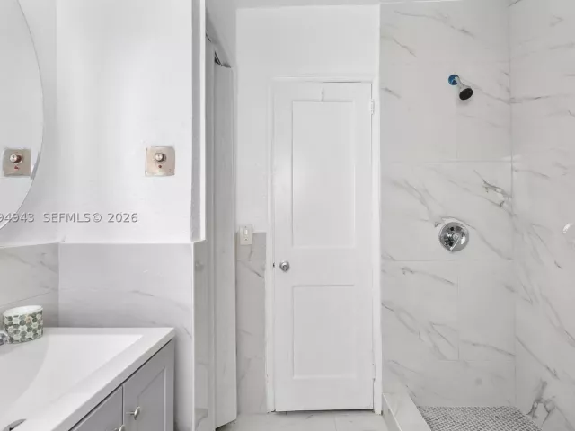 Продажа дома по адресу 511 NE 131st St - фото 9022118