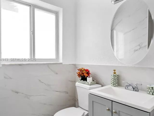 Продажа дома по адресу 511 NE 131st St - фото 9022120