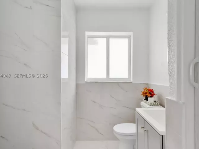 Продажа дома по адресу 511 NE 131st St - фото 9022122