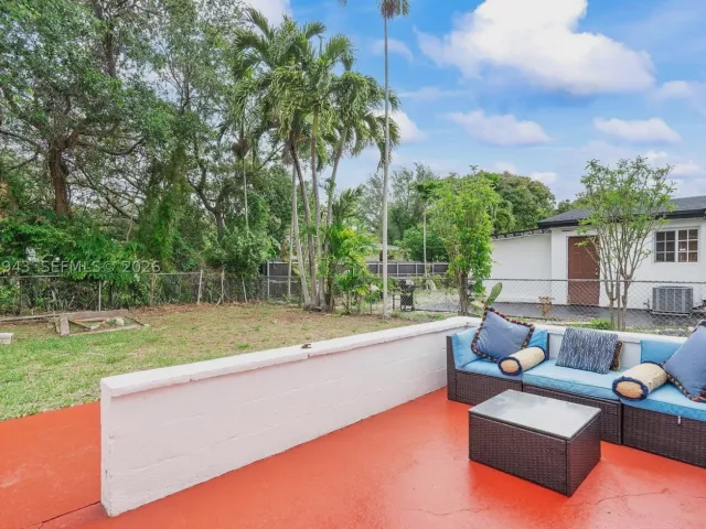 Продажа дома по адресу 511 NE 131st St - фото 9022132