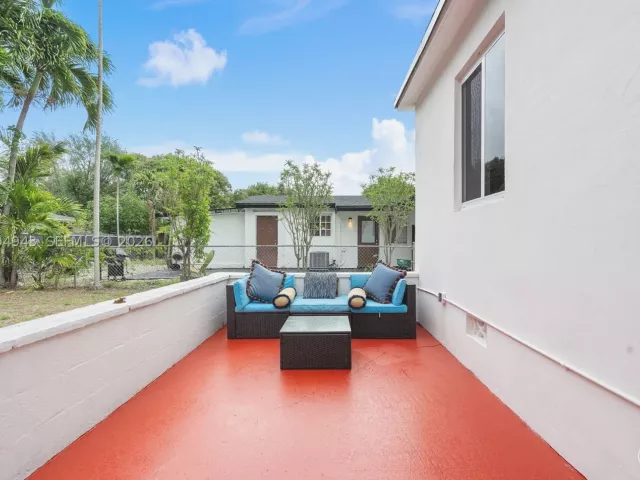 Продажа дома по адресу 511 NE 131st St - фото 9022134