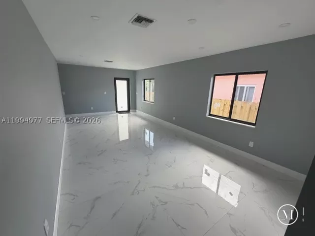 Продажа дома по адресу 644 NW 6th Ct - фото 9110653