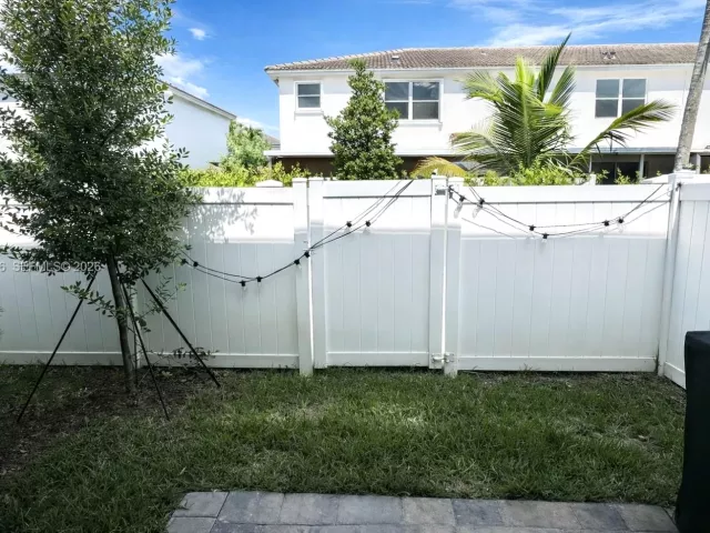 Продажа дома по адресу 181 SW 170th Ave - фото 7560538