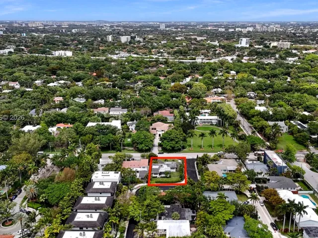 Продажа дома по адресу 1630 S Bayshore Dr - фото 7562062